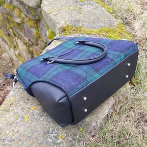 EMILY SHOULDER BAG, TARTAN, WOOL - SACS EN LAINE{% if kategorie.adresa_nazvy[0] != zbozi.kategorie.nazev %} - PRODUITS EN LAINE{% endif %}