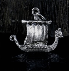 DRAKKAR, VIKING DRAGON BOAT, TIN PENDANT - VIKING PENDANTS{% if kategorie.adresa_nazvy[0] != zbozi.kategorie.nazev %} - JEWELLERY - BRONZE, ZINC{% endif %}