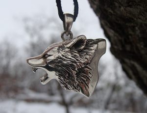 HOWLING WOLF, silver pendant