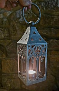 Mittelalterliches Windlicht - GOTIKA, Kerzenhalter für Teelichter, gold