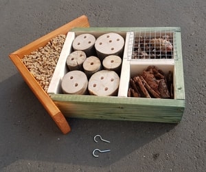 INSECT HOTEL - WOODEN STATUES, PLAQUES, BOXES{% if kategorie.adresa_nazvy[0] != zbozi.kategorie.nazev %} - WOOD{% endif %}