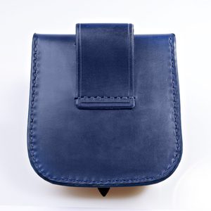 GENTLEMAN SAC EN CUIR - BLEU - AUMÔNIÈRES, SACS ET BOURSES{% if kategorie.adresa_nazvy[0] != zbozi.kategorie.nazev %} - CUIR : PRODUITS ET OUTILS{% endif %}