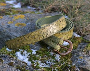 QUERCUS, Leather Belt with oak leaves, olive green