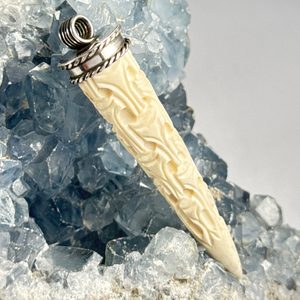 Corne de bois sculpté Viking