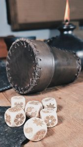 Dice with leather cup, 6 pieces