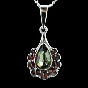 ARAWN, SILVER PENDANT, MOLDAVITE, GARNET - MOLDAVITES, CZECH{% if kategorie.adresa_nazvy[0] != zbozi.kategorie.nazev %} - SILVER JEWELLERY{% endif %}