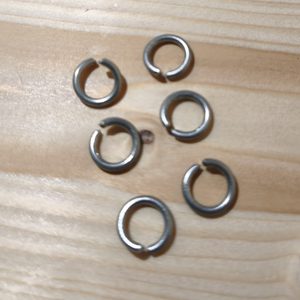 Ring-making machine for chainmail