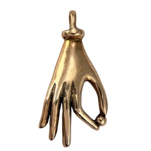 MAIN AVEC BOULE, amulette romaine, Limes Romanus, bronze