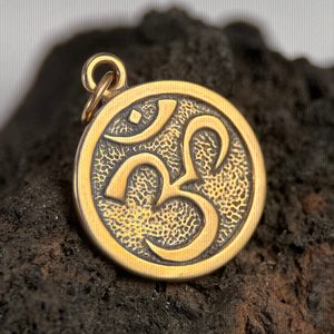 OM, pendentif bronze