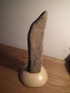 MENHIR, ENGRAVED STONE - DÉCOR DE JARDIN{% if kategorie.adresa_nazvy[0] != zbozi.kategorie.nazev %} - STATUETTES, GARDEN DECOR{% endif %}