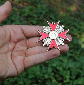 MALTESE CROSS, RED AND GOLDEN COLOUR, PENDANT - BADGES, HISTORIC JEWELS{% if kategorie.adresa_nazvy[0] != zbozi.kategorie.nazev %} - JEWELLERY - BRONZE, ZINC{% endif %}