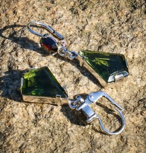 RHONDA, SILVER EARRINGS, MOLDAVITE, GARNET - MOLDAVITES, CZECH{% if kategorie.adresa_nazvy[0] != zbozi.kategorie.nazev %} - SILVER JEWELLERY{% endif %}