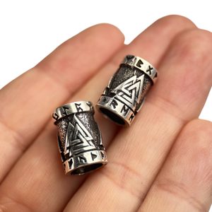 (Not Just) Beard Bead with Walknut, argent