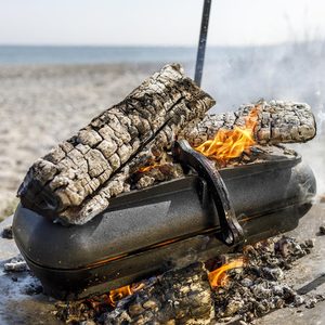 PETROMAX CAST IRON POTATO COOKER (45CM) PETROMAX - BUSHCRAFT{% if kategorie.adresa_nazvy[0] != zbozi.kategorie.nazev %} - BUSHCRAFT, REENACTMENT, HANDWERK{% endif %}