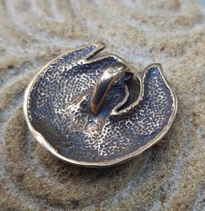 BADGER, pendant, bronze