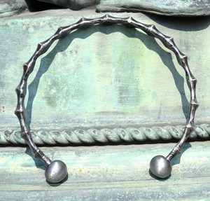 BIOINDUSTRIAL, HAND FORGED STEEL TORC, TORQUES - FORGED PRODUCTS{% if kategorie.adresa_nazvy[0] != zbozi.kategorie.nazev %} - SMITHY WORKS, COINS{% endif %}