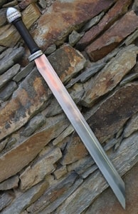 SIGRUNN, DÉCORÉ SEAX - SCRAMASAXE{% if kategorie.adresa_nazvy[0] != zbozi.kategorie.nazev %} - ARMURERIE: LES ARMES{% endif %}