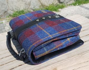 FIONA SHOULDER BAG, RED AND BLUE, WOOL - WOOLEN HANDBAGS & BAGS{% if kategorie.adresa_nazvy[0] != zbozi.kategorie.nazev %} - WOOLEN PRODUCTS, IRELAND{% endif %}