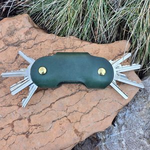 LEATHER KEYCHAIN WITH SCREWS, GREEN - KEYCHAINS, WHIPS, OTHER{% if kategorie.adresa_nazvy[0] != zbozi.kategorie.nazev %} - LEATHER PRODUCTS{% endif %}