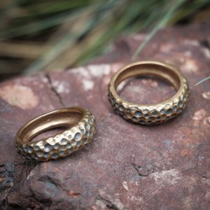 MEGALITH BRONZE RING - RINGS - BRONZE{% if kategorie.adresa_nazvy[0] != zbozi.kategorie.nazev %} - JEWELLERY - BRONZE, ZINC{% endif %}