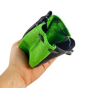 Sacs et pochettes médiévaux en cuir