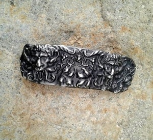 FAUN, PEWTER HAIR CLIP - BIJOUTERIE FANTAISIE{% if kategorie.adresa_nazvy[0] != zbozi.kategorie.nazev %} - BIJOUTERIE{% endif %}