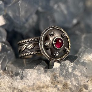 ANTICA ROMA, sterling silver ring with garnet