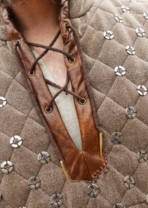 Gambeson sans manches avec détails faits main, marron