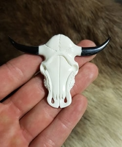 BISON, PENDENTIF EN BOIS SCULPTÉ - BIJOUX ANIMALIERS{% if kategorie.adresa_nazvy[0] != zbozi.kategorie.nazev %} - BIJOUTERIE{% endif %}