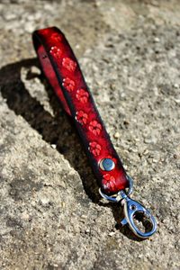 WOLF TRACKS KEYRING - KEYCHAINS, WHIPS, OTHER{% if kategorie.adresa_nazvy[0] != zbozi.kategorie.nazev %} - LEATHER PRODUCTS{% endif %}