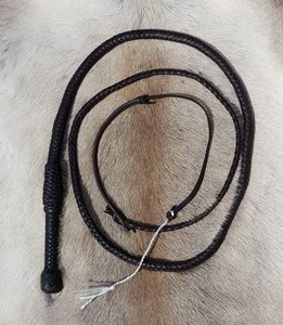 LEATHER COW WHIP, BLACK - KEYCHAINS, WHIPS, OTHER{% if kategorie.adresa_nazvy[0] != zbozi.kategorie.nazev %} - LEATHER PRODUCTS{% endif %}