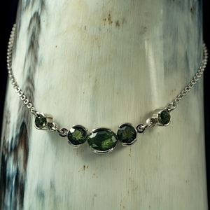 ELARA, MOLDAVITE, NECKLACE, SILVER - MOLDAVITES, CZECH{% if kategorie.adresa_nazvy[0] != zbozi.kategorie.nazev %} - SILVER JEWELLERY{% endif %}