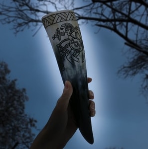 HUGINN AND MUNINN, VENDEL DRINKING HORN - DRINKING HORNS{% if kategorie.adresa_nazvy[0] != zbozi.kategorie.nazev %} - HORN PRODUCTS{% endif %}