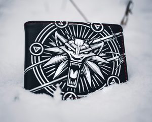 WALLET WITCHER III - ON THE HUNT - THE WITCHER{% if kategorie.adresa_nazvy[0] != zbozi.kategorie.nazev %} - LIZENZIERTE PRODUKTE - FILME, SPIELE{% endif %}