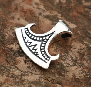 PERUN'S BEARDED AXE, SILVER PENDANT - PENDENTIFS{% if kategorie.adresa_nazvy[0] != zbozi.kategorie.nazev %} - BIJOUX EN ARGENT{% endif %}