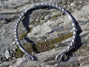 TWISTING TORC - FORGED PRODUCTS{% if kategorie.adresa_nazvy[0] != zbozi.kategorie.nazev %} - SMITHY WORKS, COINS{% endif %}