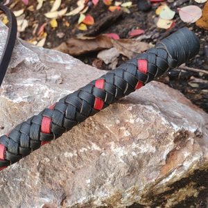 Bovins fouet, fouets en cuir - rouge noir