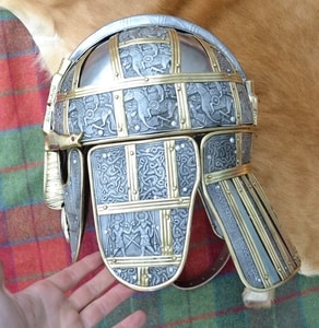 SUTTON HOO CEREMONIAL HELMET, REPLICA - CASQUES VIKINGS ET À NASALE{% if kategorie.adresa_nazvy[0] != zbozi.kategorie.nazev %} - ARMURES ET BOUCLIERS{% endif %}