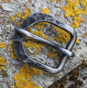 FORGED BUCKLE 5 X 5 CM - BOUCLES DE CEINTURE ET RIVETS DÉCORATIFS{% if kategorie.adresa_nazvy[0] != zbozi.kategorie.nazev %} - CUIR : PRODUITS ET OUTILS{% endif %}