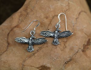 RAVENS SILVER EARRINGS - OHRRINGE{% if kategorie.adresa_nazvy[0] != zbozi.kategorie.nazev %} - SILBER SCHMUCKSTÜCKE{% endif %}