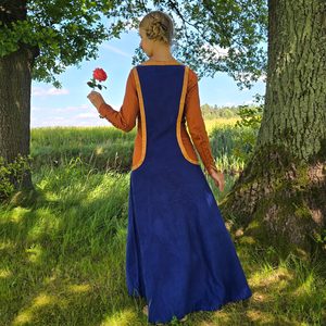 LESSER NOBLEWOMAN / WEALTHIER TOWNSWOMAN - Set of Medieval Clothing, 2nd Half of the 14th Century