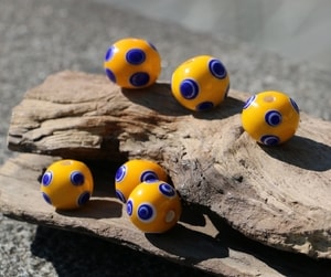 CELTIC GLASS BEAD, YELLOW, REPLICA - HISTORISCHEN GLASPERLEN, REPLIKEN{% if kategorie.adresa_nazvy[0] != zbozi.kategorie.nazev %} - BUSHCRAFT, REENACTMENT, HANDWERK{% endif %}