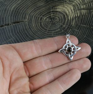 KNOT OF LIFE, SILVER PENDANT WITH MOLDAVITE, AG 925 - MOLDAVITES, CZECH{% if kategorie.adresa_nazvy[0] != zbozi.kategorie.nazev %} - SILVER JEWELLERY{% endif %}