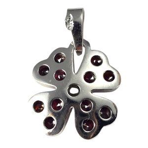 Cloverleaf pendant with moldavite and garnets, 925 silver