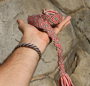 SLAVIC WOOL TABLET WEAVING, BELT 3,2 X 180 CM - CEINTURES DÉCORATIVES EN TISSUS{% if kategorie.adresa_nazvy[0] != zbozi.kategorie.nazev %} - COSTUMES, CHAUSSURES{% endif %}