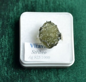 SILVER RING, RAW MOLDAVITE, AG 925 - MOLDAVITE{% if kategorie.adresa_nazvy[0] != zbozi.kategorie.nazev %} - SILBER SCHMUCKSTÜCKE{% endif %}