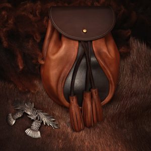 SULLIVAN, SCOTTISH SPORRAN, BROWN WITH BELT - BAGS, SPORRANS{% if kategorie.adresa_nazvy[0] != zbozi.kategorie.nazev %} - LEATHER PRODUCTS{% endif %}