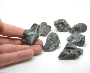 EMERALD, ROUGH STONE - DEKORATIVE MINERALIEN UND STEINE{% if kategorie.adresa_nazvy[0] != zbozi.kategorie.nazev %} - MOLDAVITE, MINERALIEN, FOSSILIEN{% endif %}