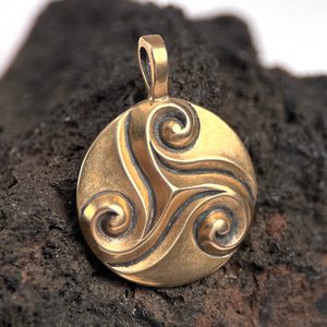 CELTIC TRISKELE, pendant, bronze