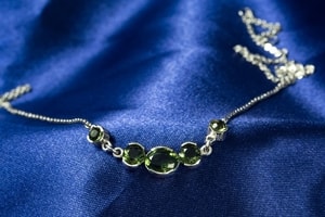 ELARA, MOLDAVITE, NECKLACE, SILVER - MOLDAVITES, CZECH{% if kategorie.adresa_nazvy[0] != zbozi.kategorie.nazev %} - SILVER JEWELLERY{% endif %}